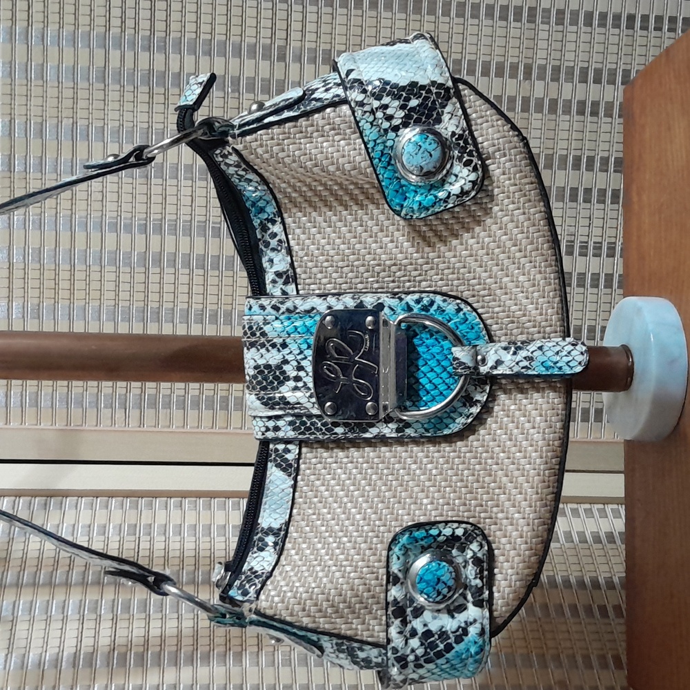 Linear LR Handbag - Picture 2 of 6